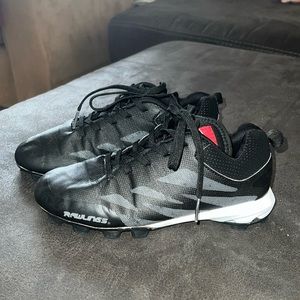 Unisex youth size 3 baseball/softball cleats